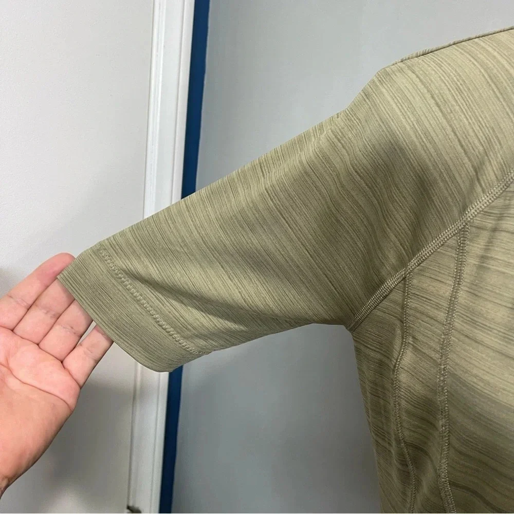 Athleta Pacifica Illume Fitted Olive Half Zip
UPF 50+ Short Sleeve Rashguard - Picture 2 of 10